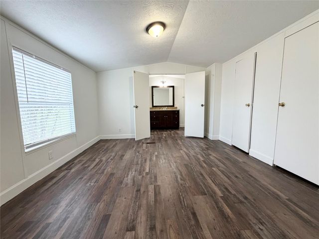 5323 N Redell Road, Baytown, TX 77521