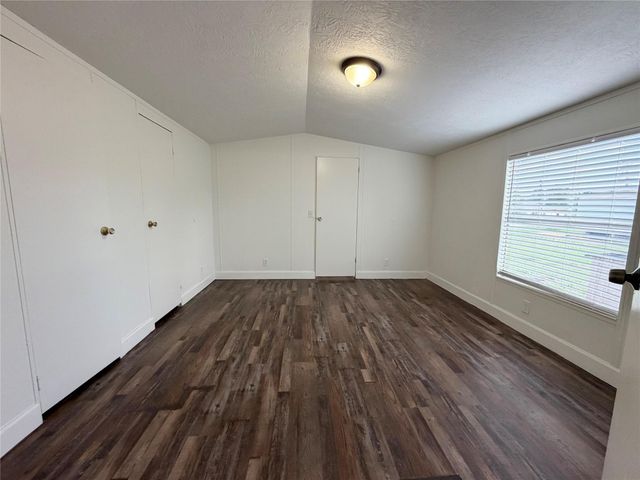 5323 N Redell Road, Baytown, TX 77521