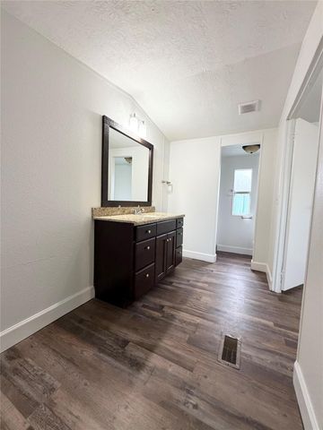 5323 N Redell Road, Baytown, TX 77521