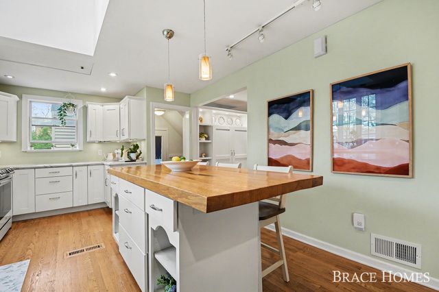 118 Ivanhoe Avenue NE, Grand Rapids, MI 49546