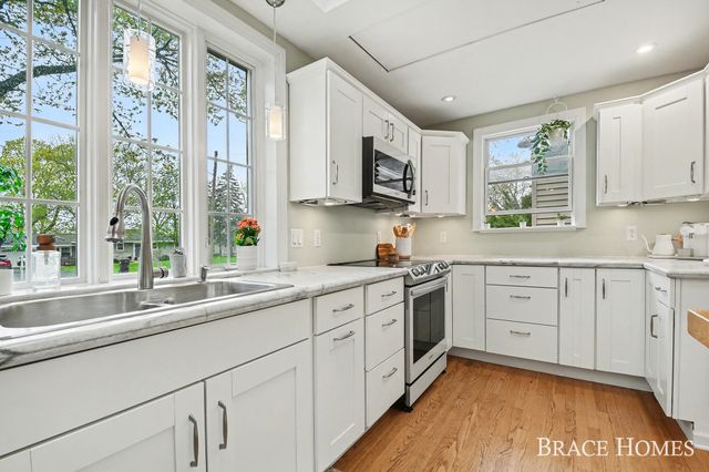 118 Ivanhoe Avenue NE, Grand Rapids, MI 49546