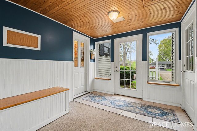 118 Ivanhoe Avenue NE, Grand Rapids, MI 49546