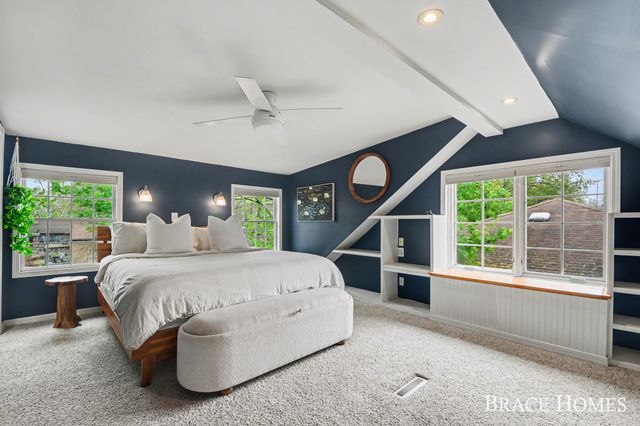 118 Ivanhoe Avenue NE, Grand Rapids, MI 49546