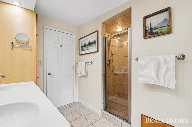118 Ivanhoe Avenue NE, Grand Rapids, MI 49546