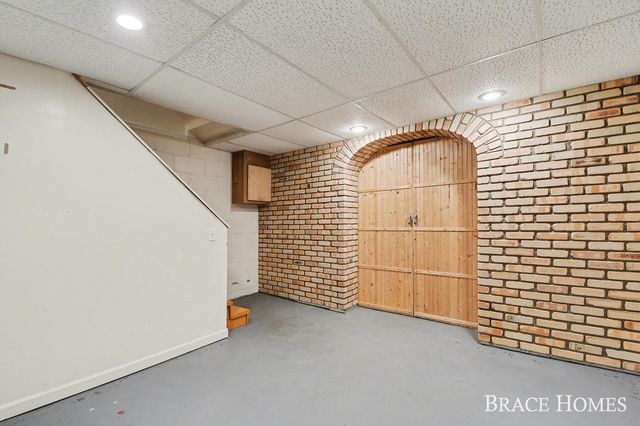 118 Ivanhoe Avenue NE, Grand Rapids, MI 49546