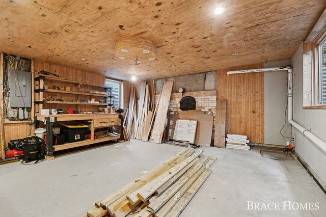118 Ivanhoe Avenue NE, Grand Rapids, MI 49546