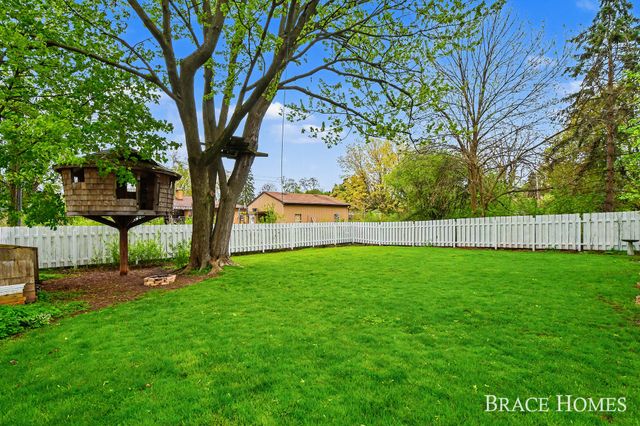 118 Ivanhoe Avenue NE, Grand Rapids, MI 49546