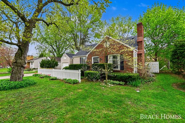 118 Ivanhoe Avenue NE, Grand Rapids, MI 49546