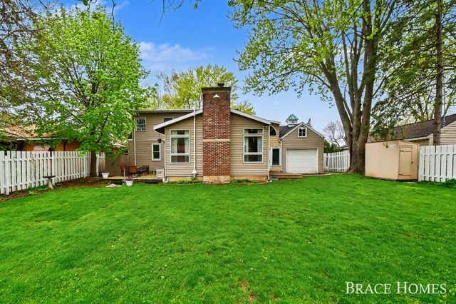 118 Ivanhoe Avenue NE, Grand Rapids, MI 49546