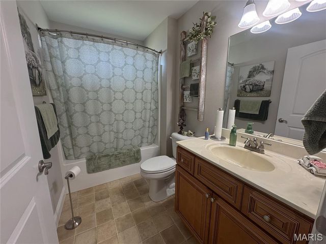 25 Pecan Tree Lane, Farmington, MO 63640