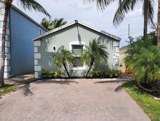 3129 Shelby Way, Palm Springs, FL 33461