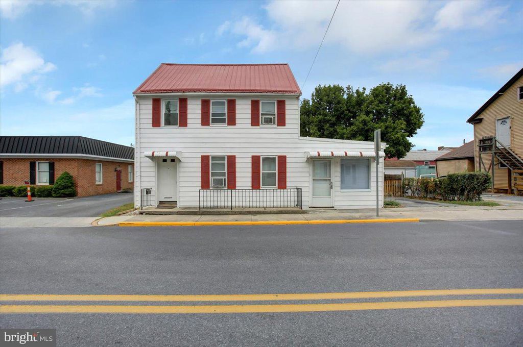 29 S WASHINGTON STREET ST, Greencastle, PA 17225