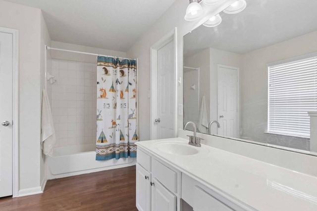 2702 Skyview Knoll Court, Houston, TX 77047