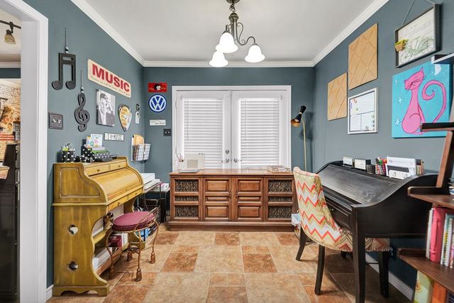 2608 Spartan Dr, Midland, TX 79705