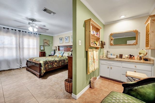 2608 Spartan Dr, Midland, TX 79705