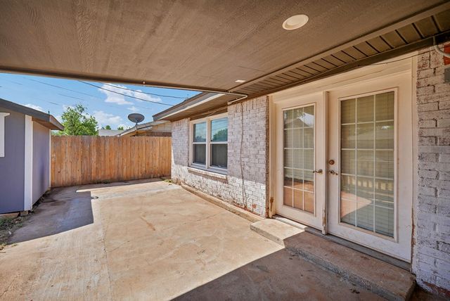 2608 Spartan Dr, Midland, TX 79705