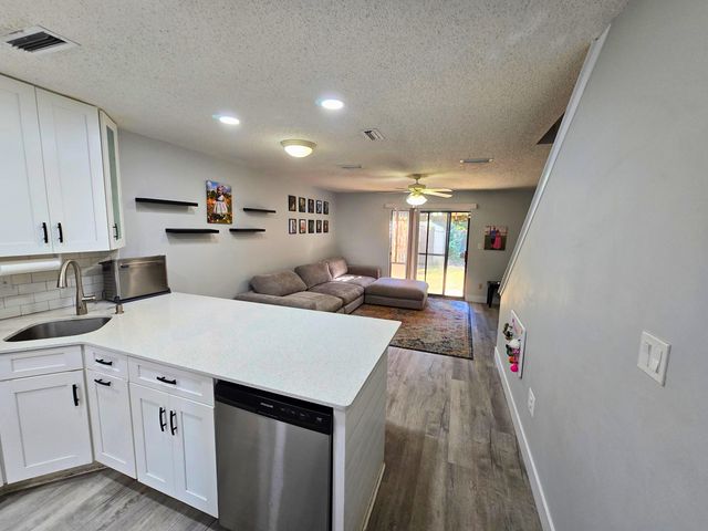 11 NW Poulton Drive UNIT E, Fort Walton Beach, FL 32548