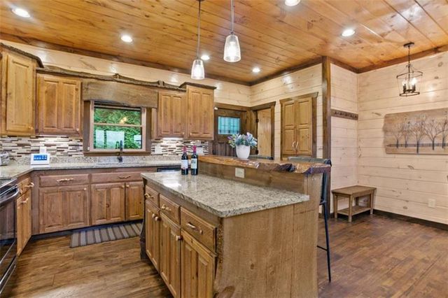 231 Kyle Road, Blue Ridge, GA 30513