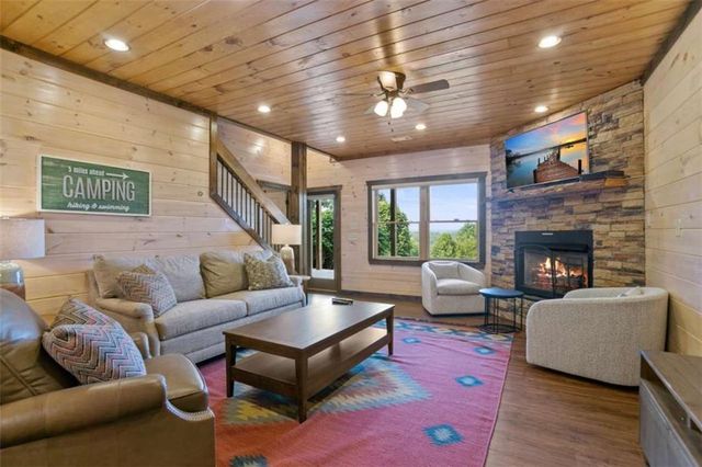 231 Kyle Road, Blue Ridge, GA 30513