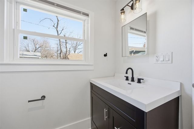 2423 1st Avenue SE, Cedar Rapids, IA 52402