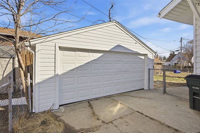 2423 1st Avenue SE, Cedar Rapids, IA 52402