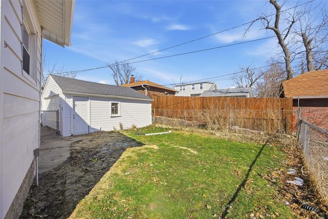 2423 1st Avenue SE, Cedar Rapids, IA 52402