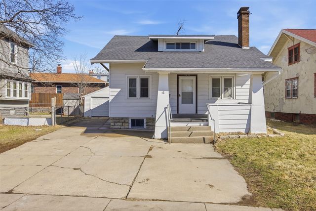 2423 1st Avenue SE, Cedar Rapids, IA 52402