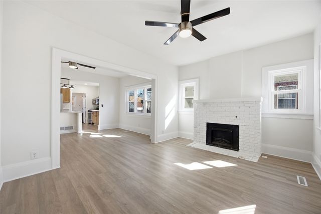 2423 1st Avenue SE, Cedar Rapids, IA 52402