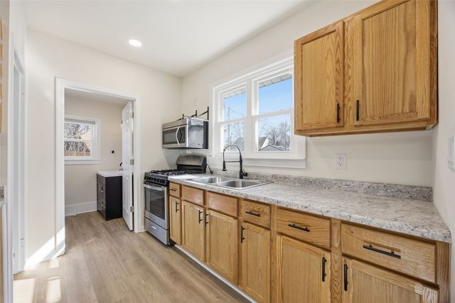 2423 1st Avenue SE, Cedar Rapids, IA 52402