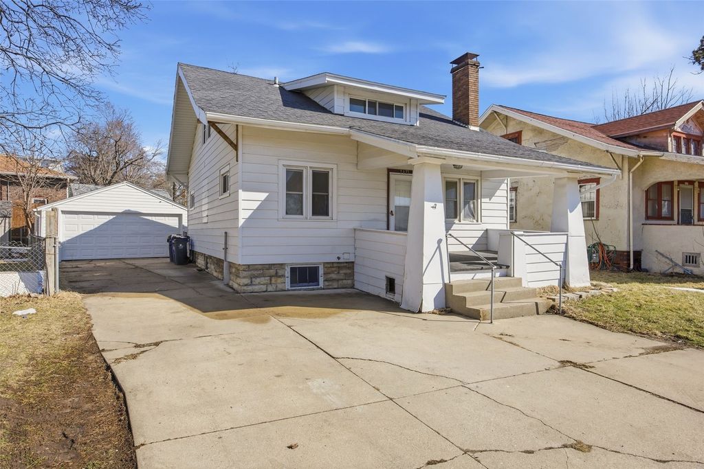 2423 1st Avenue SE, Cedar Rapids, IA 52402