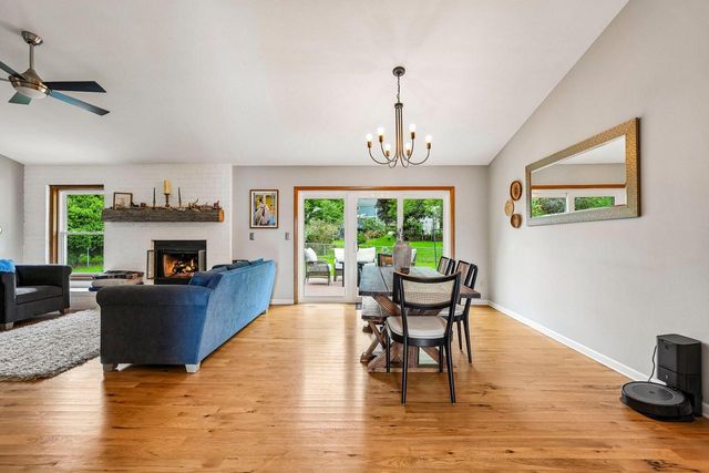 1917 Rustic WAY, Waukesha, WI 53186