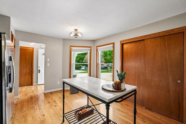 1917 Rustic WAY, Waukesha, WI 53186