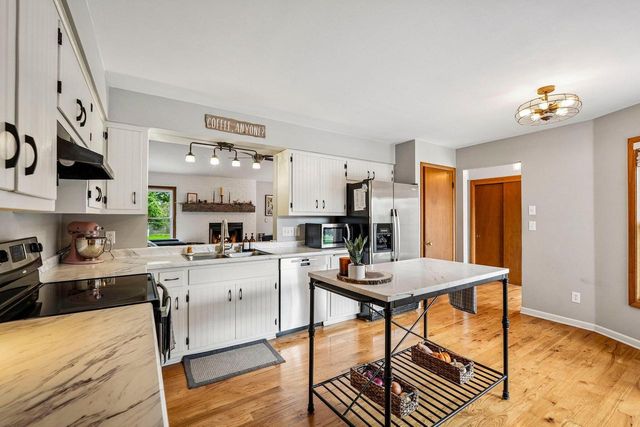1917 Rustic WAY, Waukesha, WI 53186