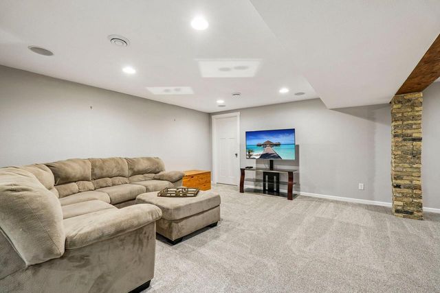1917 Rustic WAY, Waukesha, WI 53186