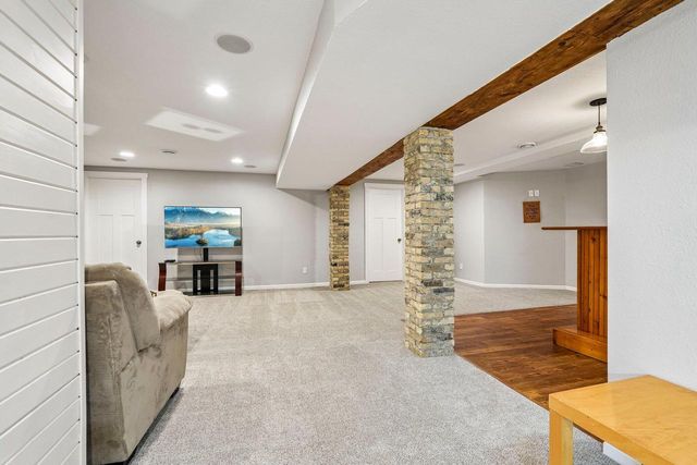 1917 Rustic WAY, Waukesha, WI 53186