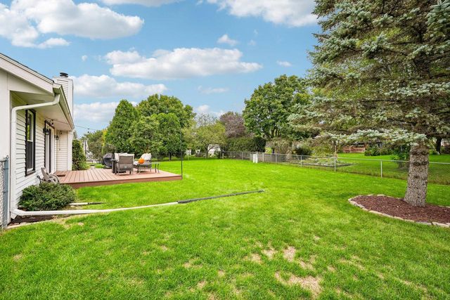 1917 Rustic WAY, Waukesha, WI 53186