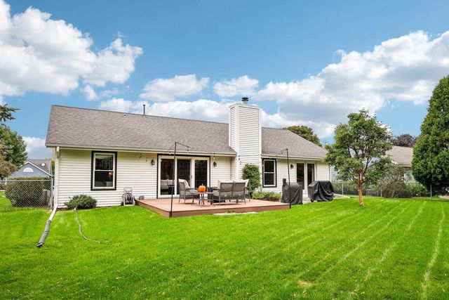 1917 Rustic WAY, Waukesha, WI 53186