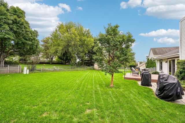1917 Rustic WAY, Waukesha, WI 53186