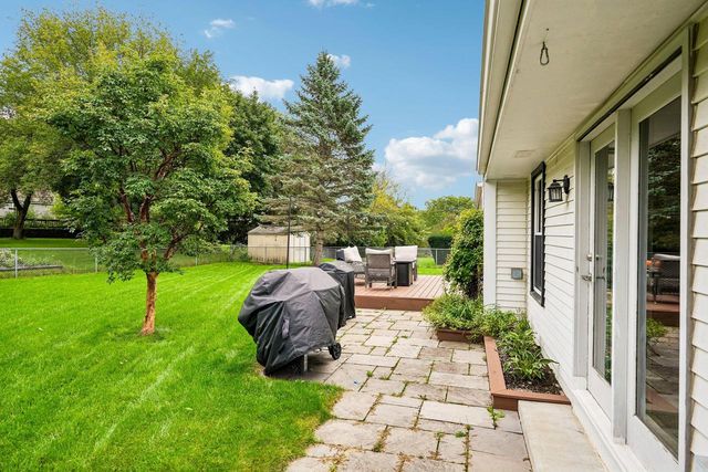 1917 Rustic WAY, Waukesha, WI 53186