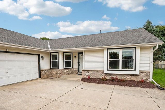 1917 Rustic WAY, Waukesha, WI 53186