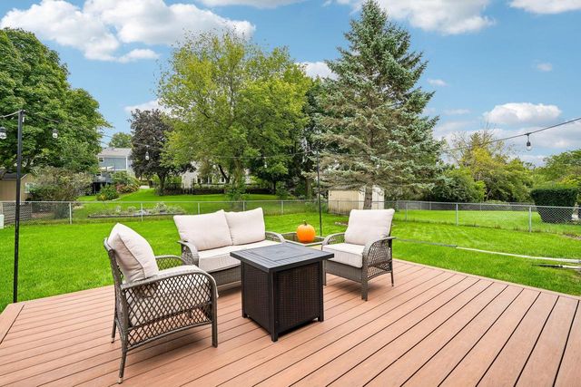1917 Rustic WAY, Waukesha, WI 53186