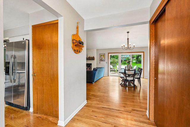 1917 Rustic WAY, Waukesha, WI 53186