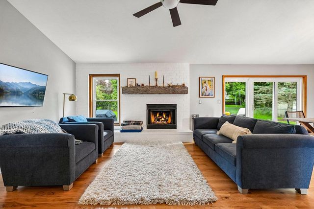 1917 Rustic WAY, Waukesha, WI 53186