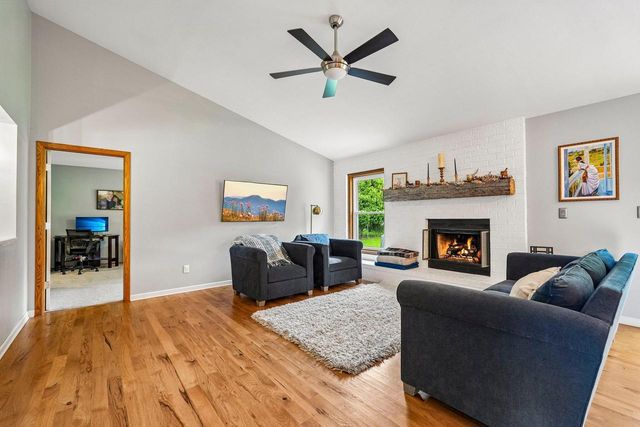 1917 Rustic WAY, Waukesha, WI 53186