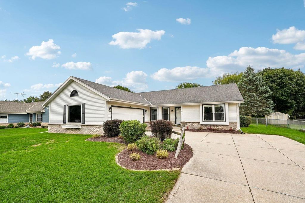 1917 Rustic WAY, Waukesha, WI 53186