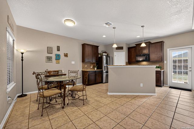 9810 Leubeck Ranch, Helotes, TX 78023