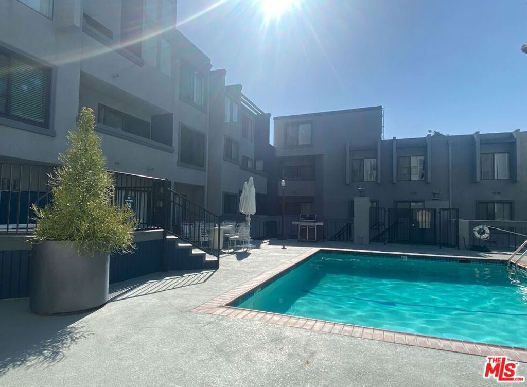 1940 N Highland Avenue 44, Los Angeles, CA 90068