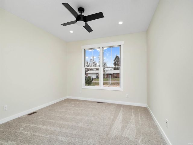 9186 E Snow White Road, Cromwell, IN 46732