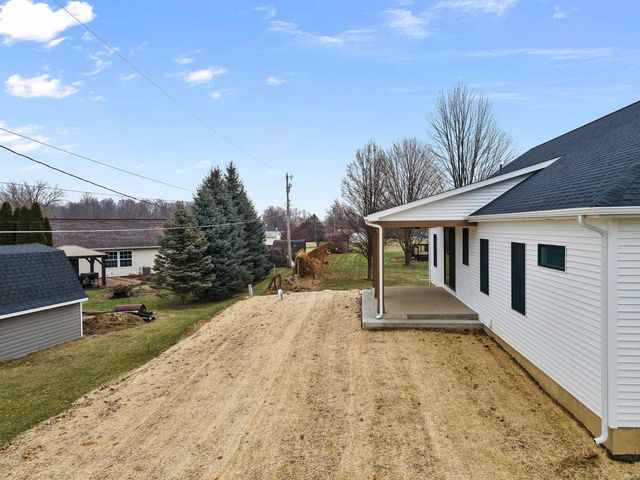 9186 E Snow White Road, Cromwell, IN 46732