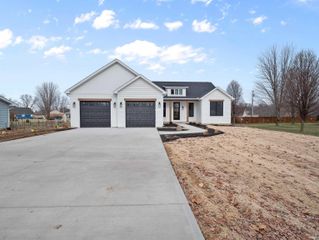 9186 E Snow White Road, Cromwell, IN 46732